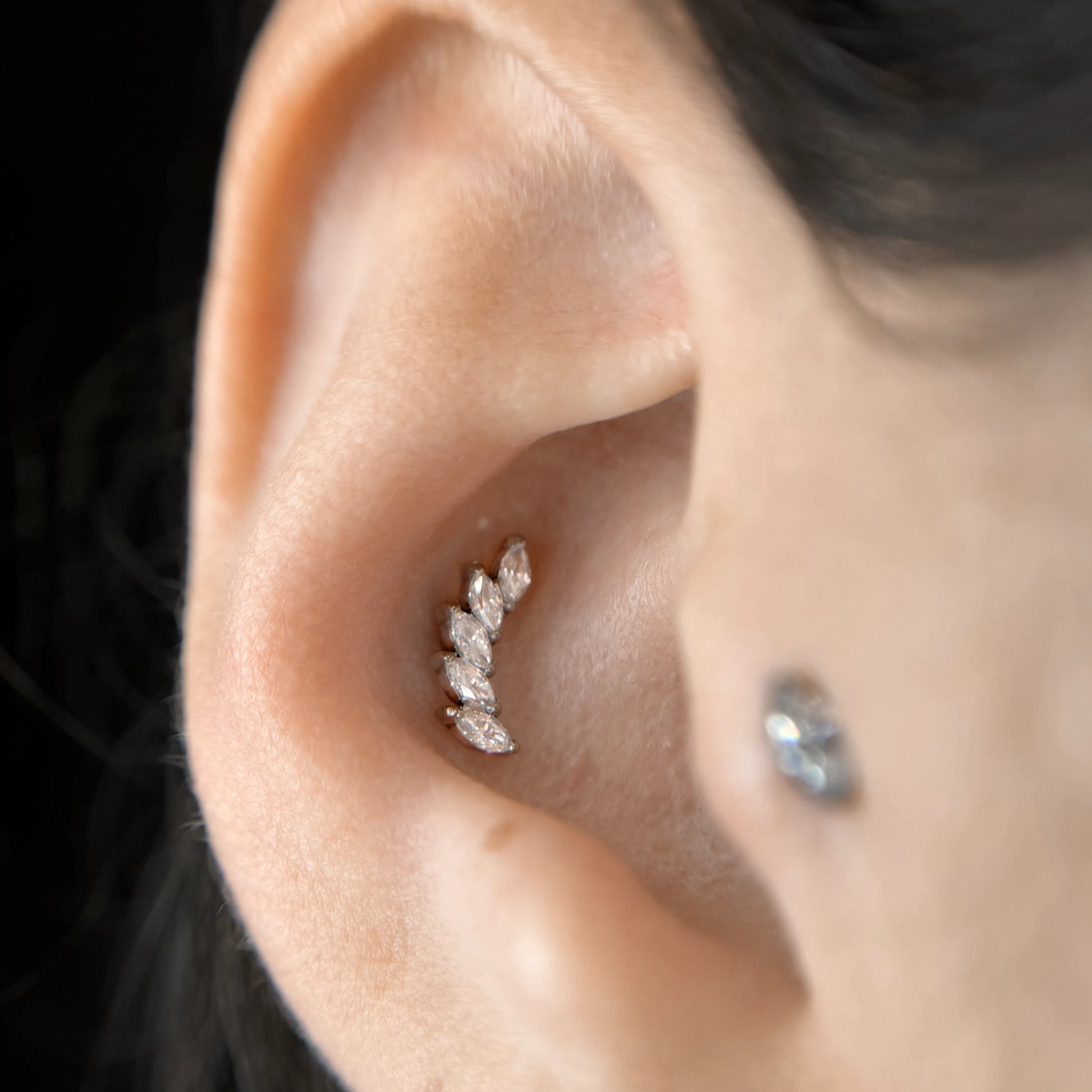 Labret Mini Folha Grega Zirconias RI