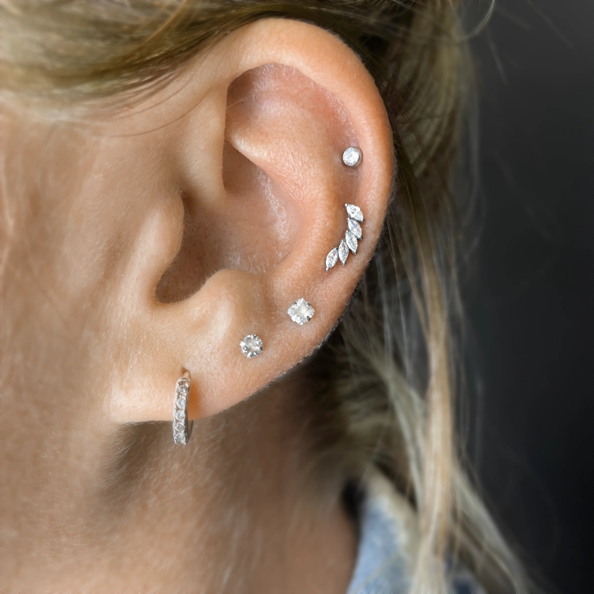 Labret Mini Folha Grega Zirconias RI