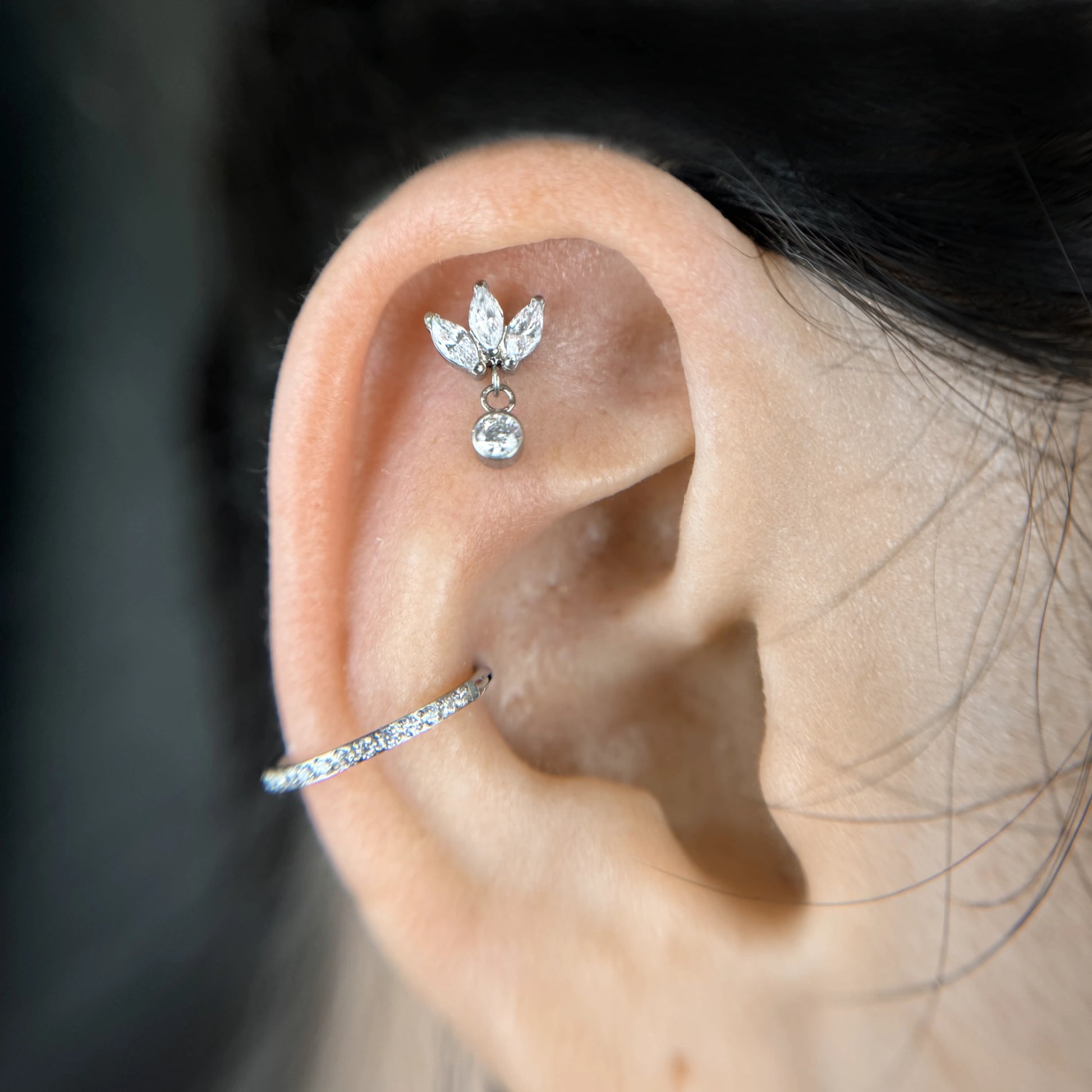 Labret Pendente Folhas/Zirconias RI